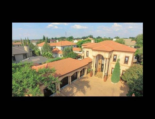 3 BEDROOM HOUSE FOR SALE IN MIDSTREAM ESTATE